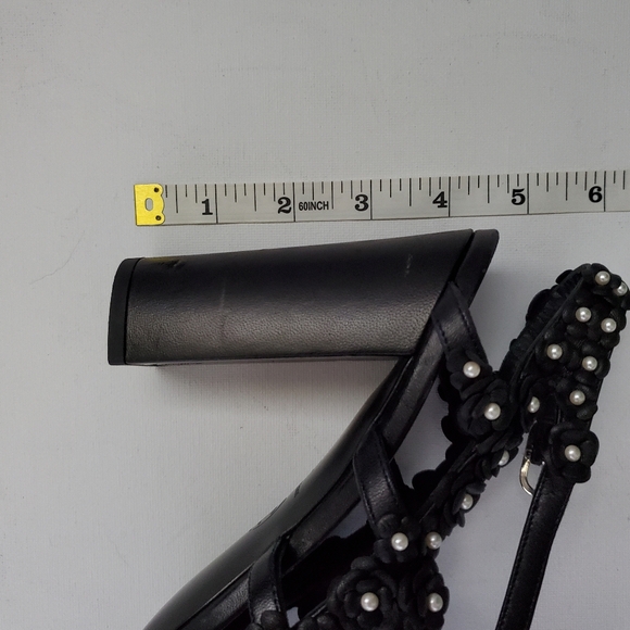 Authentic CHANEL Lambskin Pearl Embellished Camellia Leather Sandal- EU39/US8.5 - Picture 12 of 12